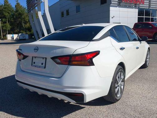 Glacier White 2025 Nissan Altima S FWD
