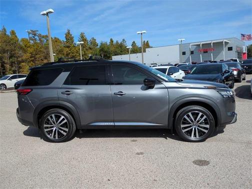 2023 Nissan Pathfinder Platinum 4WD