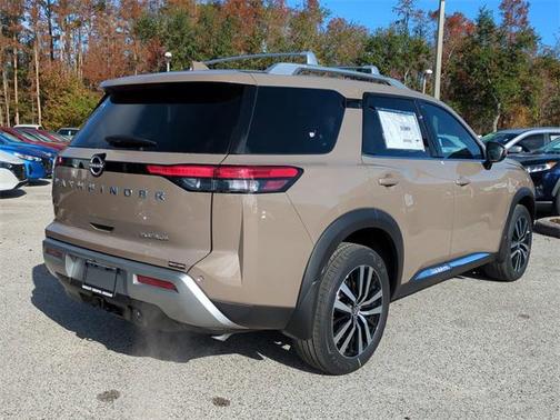 2025 Nissan Pathfinder Platinum FWD