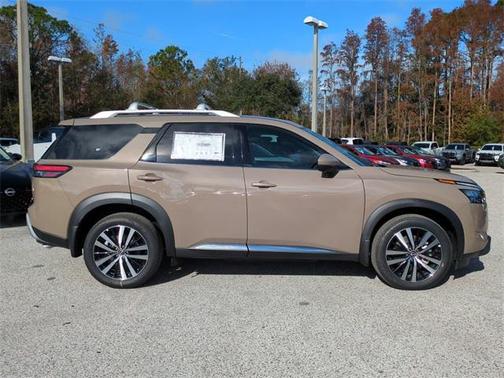 2025 Nissan Pathfinder Platinum FWD
