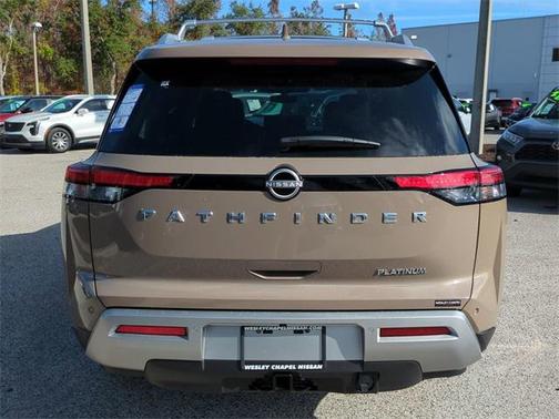 2025 Nissan Pathfinder Platinum FWD