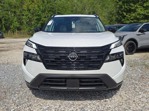 Everest White Pearl Tricoat 2026 Nissan Rogue Dark Armor