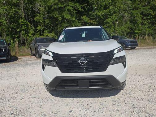 Everest White Pearl Tricoat 2026 Nissan Rogue Dark Armor