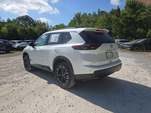 Everest White Pearl Tricoat 2026 Nissan Rogue Dark Armor
