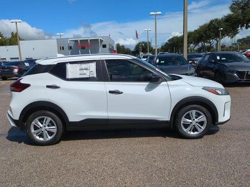 2025 Nissan Kicks S