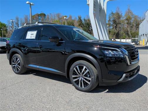 2025 Nissan Pathfinder Platinum 4WD