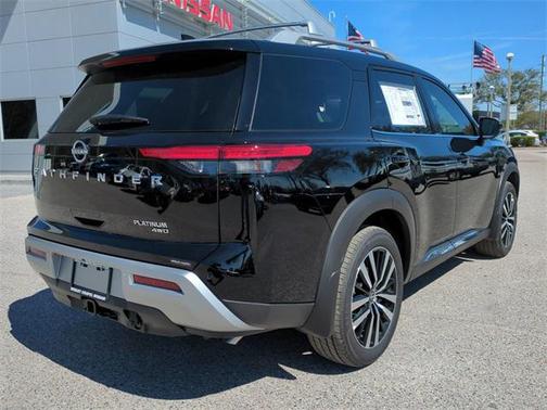 2025 Nissan Pathfinder Platinum 4WD