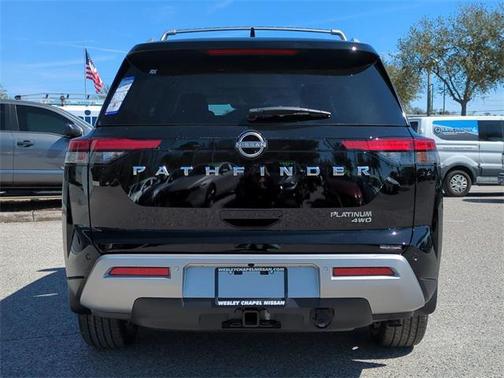 2025 Nissan Pathfinder Platinum 4WD