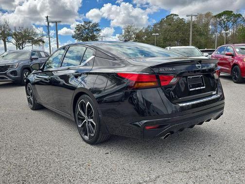 2023 Nissan Altima SR FWD