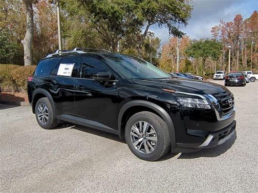 2025 Nissan Pathfinder SL FWD