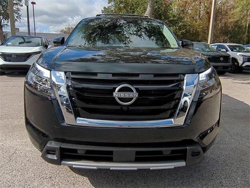 2025 Nissan Pathfinder SL FWD