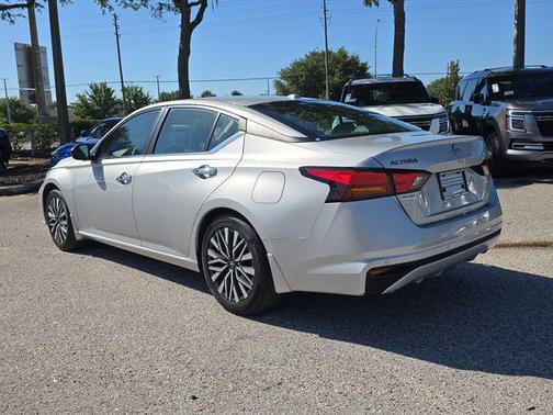Brilliant Silver Metallic 2024 Nissan Altima 2.5 SV