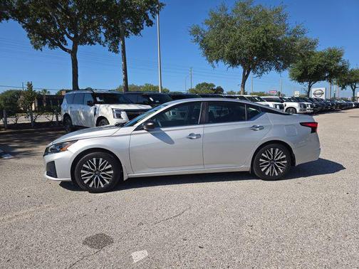 Brilliant Silver Metallic 2024 Nissan Altima 2.5 SV