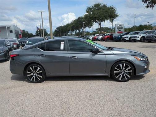 2022 Nissan Altima SR FWD