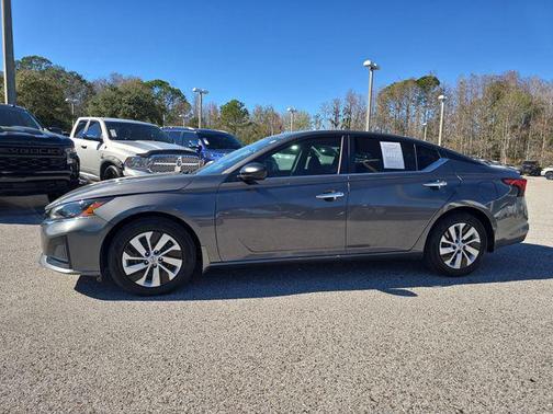 2025 Nissan Altima S FWD