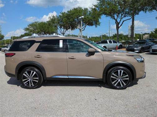 2023 Nissan Pathfinder Platinum FWD