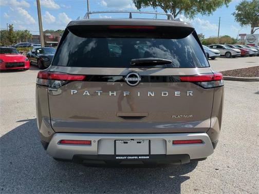 2023 Nissan Pathfinder Platinum FWD