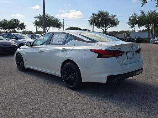 Pearl White Tricoat 2026 Nissan Altima 2.5 SV