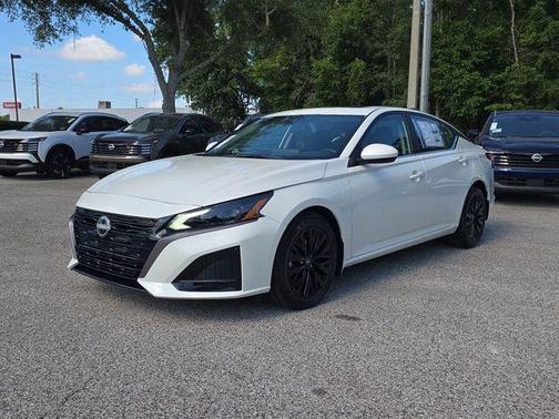 Pearl White Tricoat 2026 Nissan Altima 2.5 SV