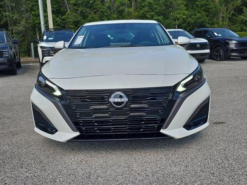 Pearl White Tricoat 2026 Nissan Altima 2.5 SV