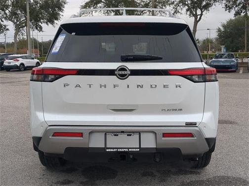 2025 Nissan Pathfinder Platinum FWD