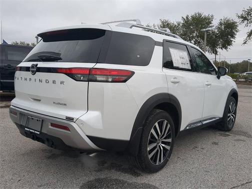 2025 Nissan Pathfinder Platinum FWD