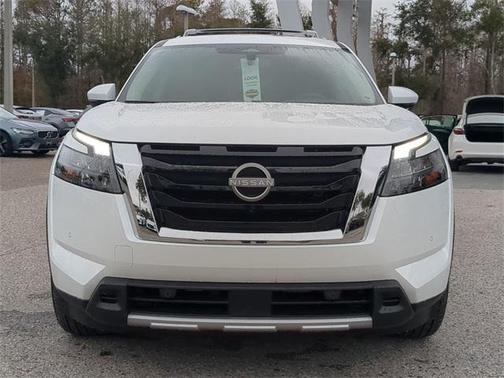 2025 Nissan Pathfinder Platinum FWD