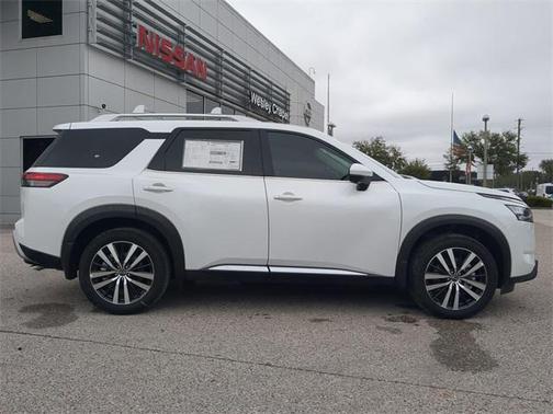 2025 Nissan Pathfinder Platinum FWD