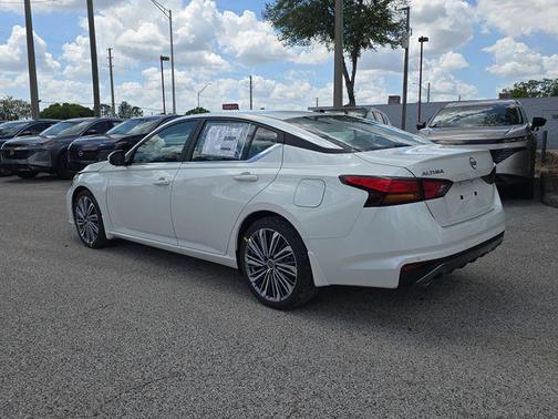 Pearl White Tricoat 2026 Nissan Altima 2.5 SV