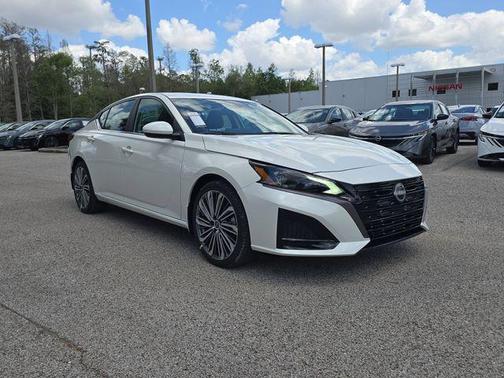 Pearl White Tricoat 2026 Nissan Altima 2.5 SV