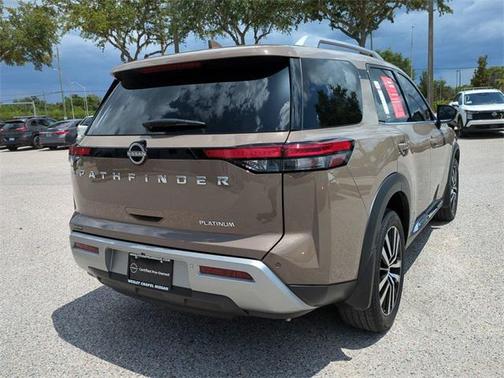 2024 Nissan Pathfinder Platinum FWD