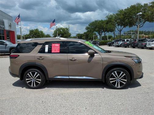 2024 Nissan Pathfinder Platinum FWD