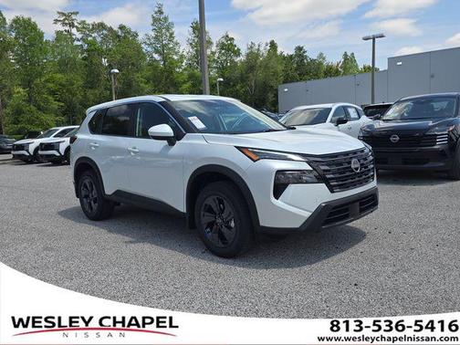 Everest White Pearl Tricoat 2026 Nissan Rogue SV