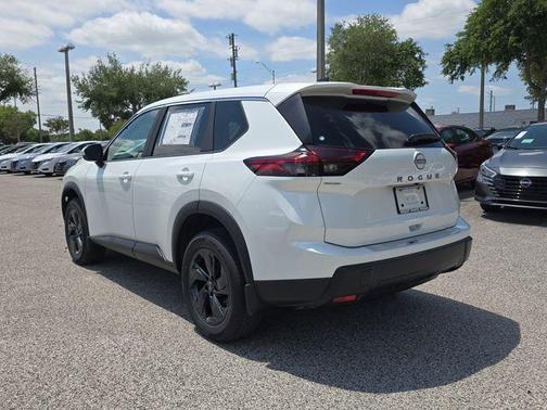 Everest White Pearl Tricoat 2026 Nissan Rogue SV