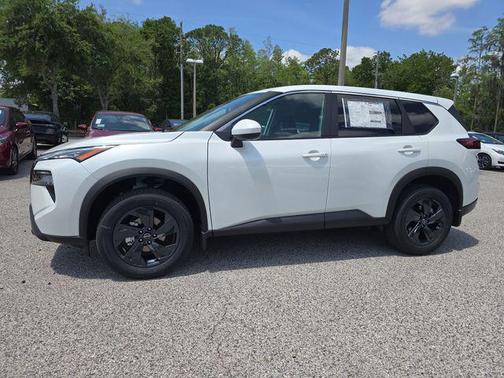 Everest White Pearl Tricoat 2026 Nissan Rogue SV