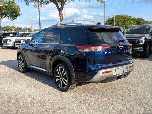 2024 Nissan Pathfinder Platinum FWD
