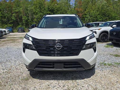 Everest White Pearl Tricoat 2026 Nissan Rogue Dark Armor