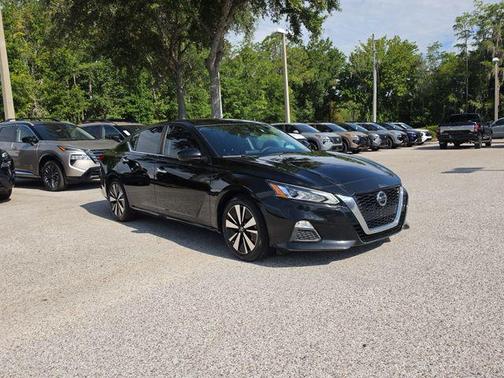 Super Black 2021 Nissan Altima 2.5 SV