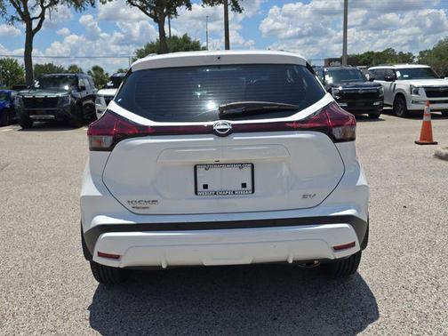 Fresh Powder 2023 Nissan Kicks SV