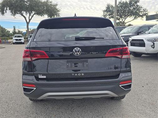 2024 Volkswagen Taos 1.5T SE