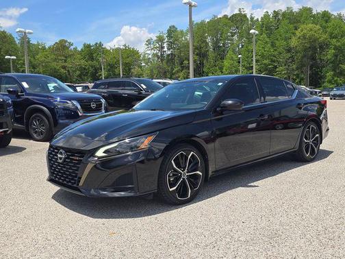 Super Black 2023 Nissan Altima SR FWD