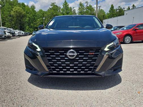 Super Black 2023 Nissan Altima SR FWD
