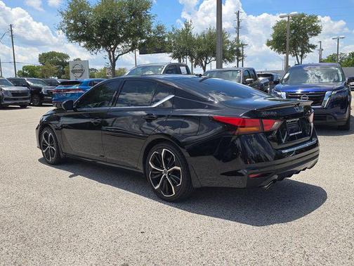 Super Black 2023 Nissan Altima SR FWD