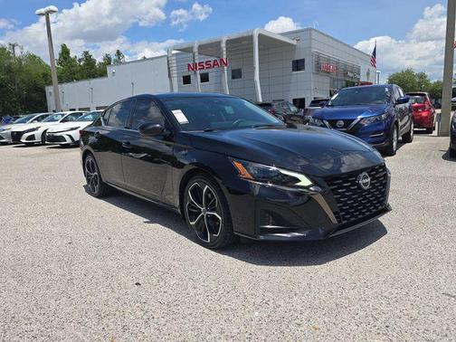 Super Black 2023 Nissan Altima SR FWD