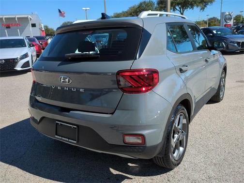 2022 Hyundai VENUE SEL