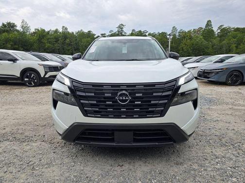 Everest White Pearl Tricoat 2026 Nissan Rogue Dark Armor