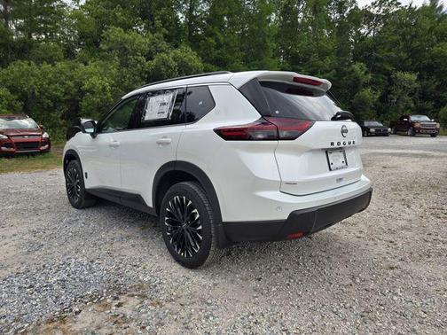 Everest White Pearl Tricoat 2026 Nissan Rogue Dark Armor