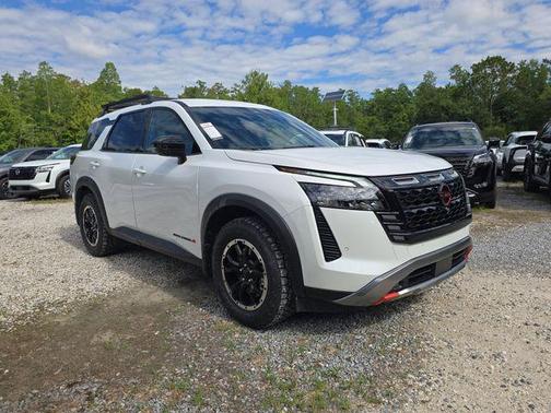 Everest White Pearl Tricoat 2026 Nissan Pathfinder Rock Creek