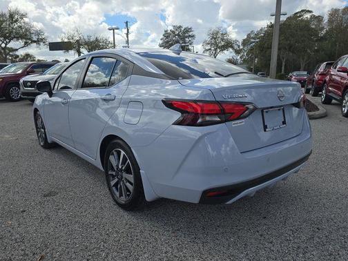 2023 Nissan Versa 1.6 SV