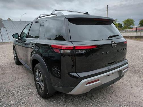 2024 Nissan Pathfinder SL FWD